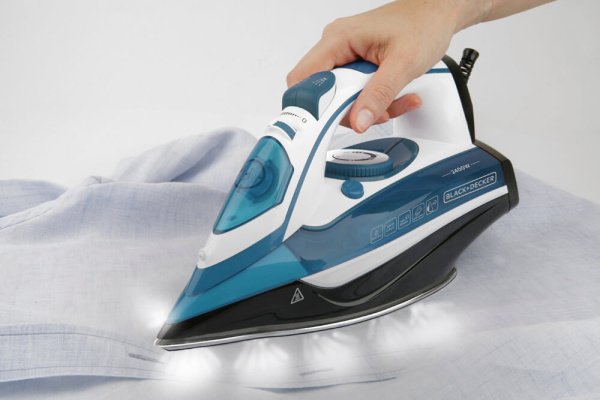 Праска BLACK+DECKER BXIR2402E