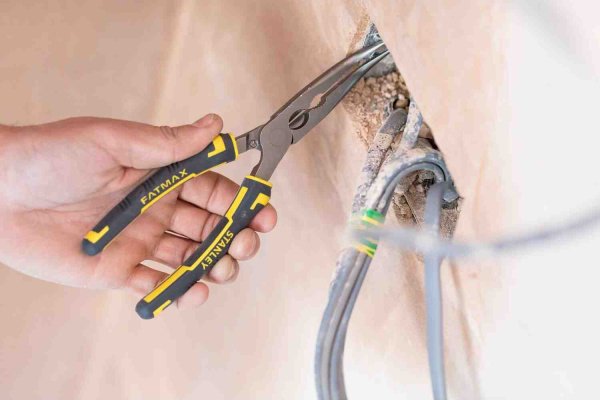 Плоскогубці FatMax® довжиною 200 мм з вигнутими губками STANLEY 0-89-872