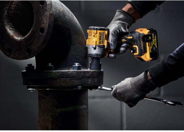 Гайкокрут ударний акумуляторний безщітковий DeWALT DCF922P2T