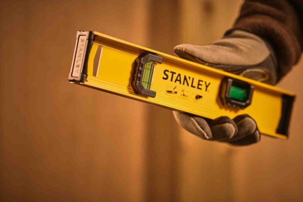 Рівень BASIC I-BEAM з алюмінію довжиною 300 мм з двома капсулами STANLEY 0-42-072