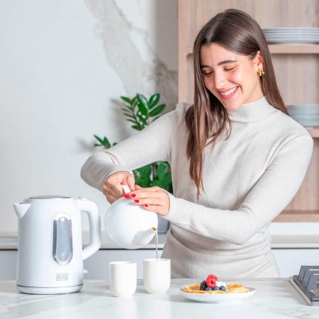 Електрочайник BLACK+DECKER BXKE2204E