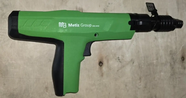 Пороховой монтажный пистолет MG - 300 С Глушителем.