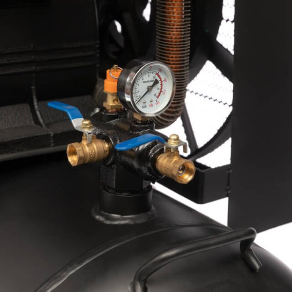 Компресор, 300 л, 11,0 кВт, 380 В, 10 атм, 1600 л/хв, 3 циліндри INTERTOOL PT-0050