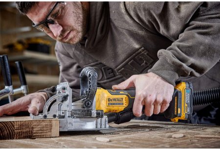 Фрезер акумуляторний безщітковий DeWALT DCW682P2